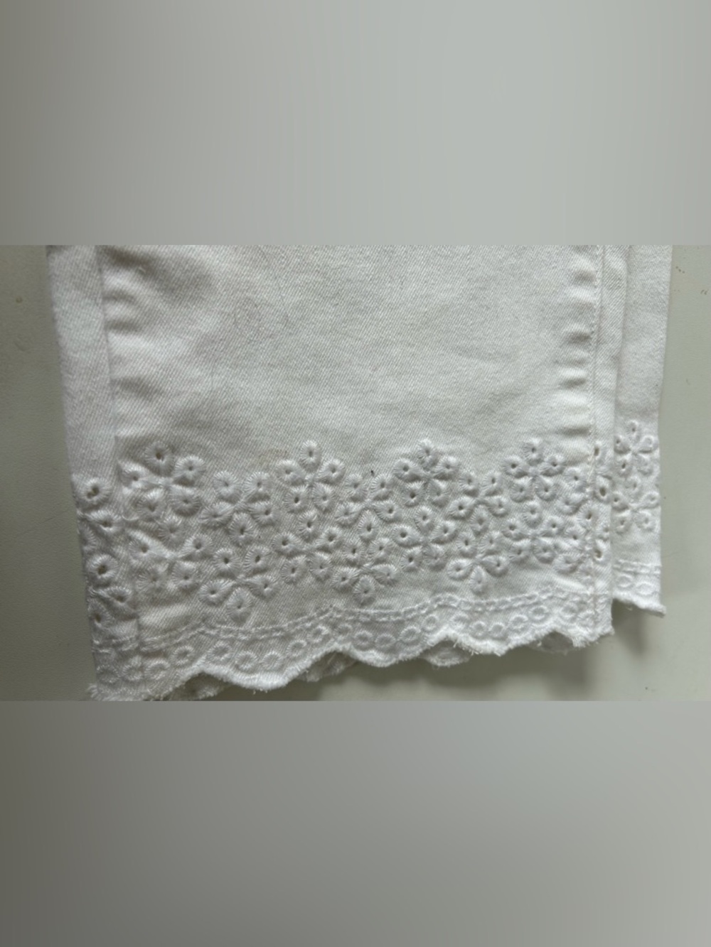 TALBOTS FLAWLESS SCALLOP-HEM DENIM SLIM ANKLE - WHITE Sz. 16W - Picture 6 of 10